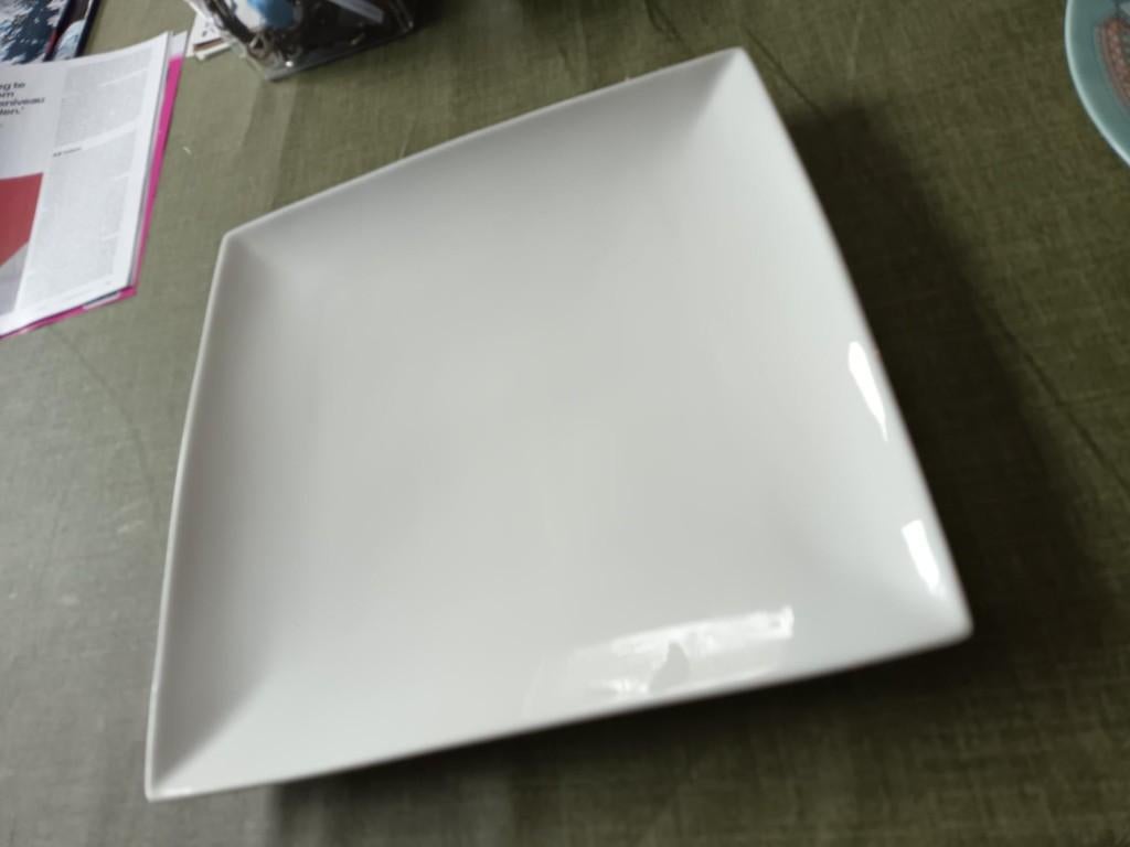 8 Yong porseleinen onderzetborden- borden-30x30cm, Huis en Inrichting, Ophalen, Zo goed als nieuw, Bord(en), Effen