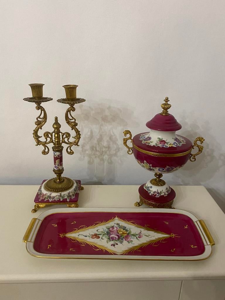 Fine porcelaine française dont un plat signé, Antiquités & Art, Enlèvement