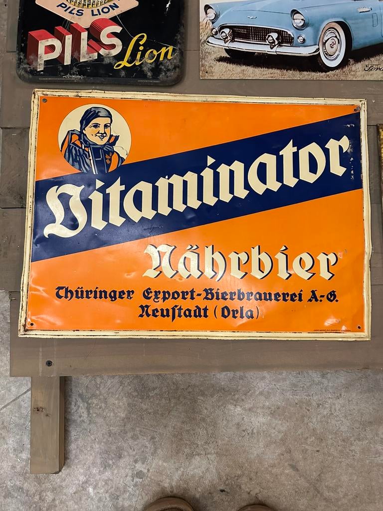 Panneau publicitaire ancien  VITAMINATOR Nährbier 1930, Enlèvement ou Envoi, Comme neuf, Panneau publicitaire