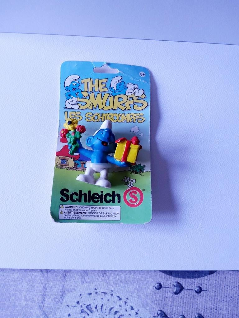 Schtroumpf avec cadeau, Collections, Schtroumpfs, Enlèvement ou Envoi, Utilisé, Poupée, Figurine ou Peluche