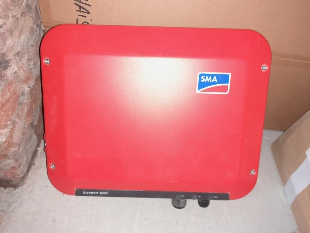 4 SMA SUNNY BOY omvormer voor zonnepanelen, Doe-het-zelf en Bouw, Ophalen, Zo goed als nieuw, 200 wattpiek of meer