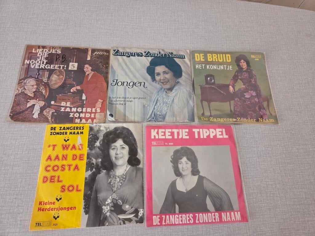 5 x Chanteuse sans nom, prix packet possible, Enlèvement ou Envoi, Comme neuf, Chanson réaliste ou Smartlap