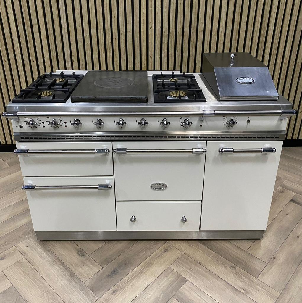 Belle crème Lacanche 140cm + four à pizza plein d'options !