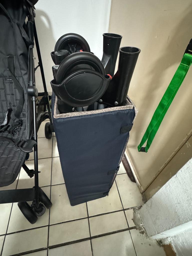 Lit / parc pliable bebe, Enfants & Bébés, Parcs, Enlèvement, Utilisé, Rectangulaire