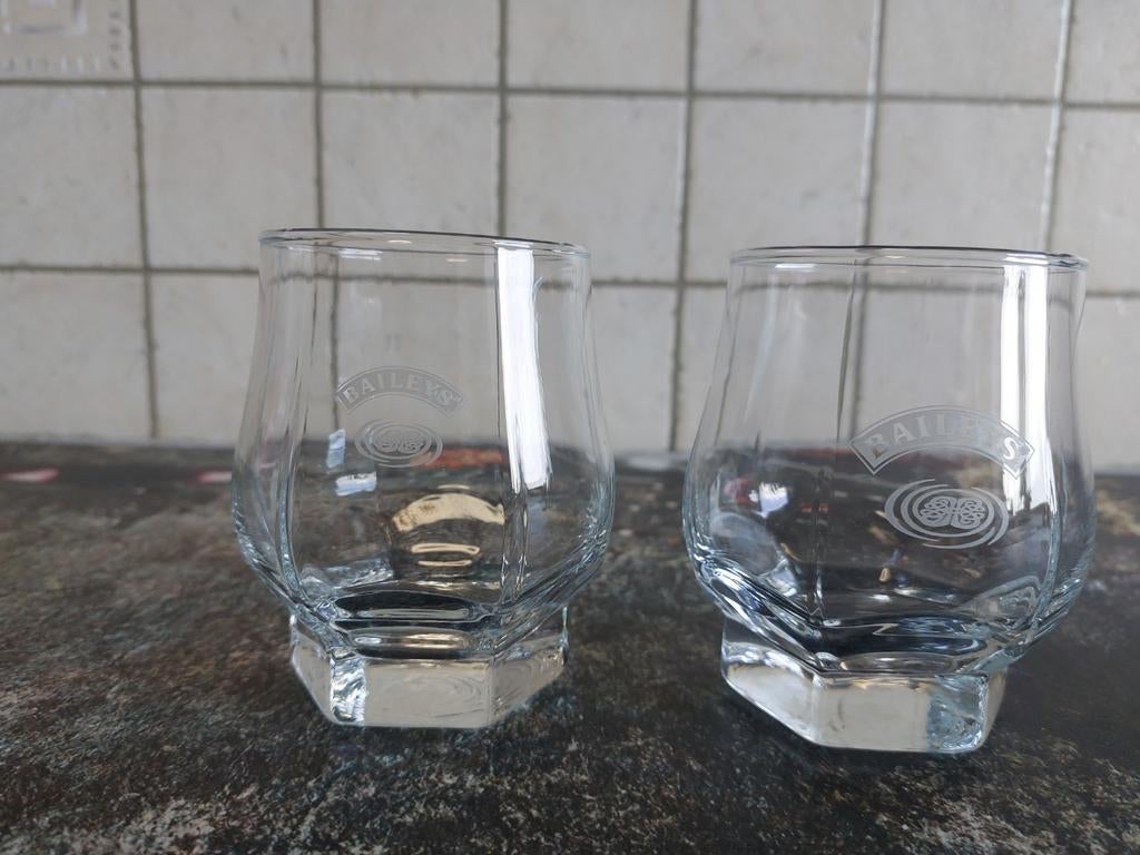 2 leuke baileys glaasjes, Verzamelen, Ophalen of Verzenden, Zo goed als nieuw, Borrel- of Shotglas