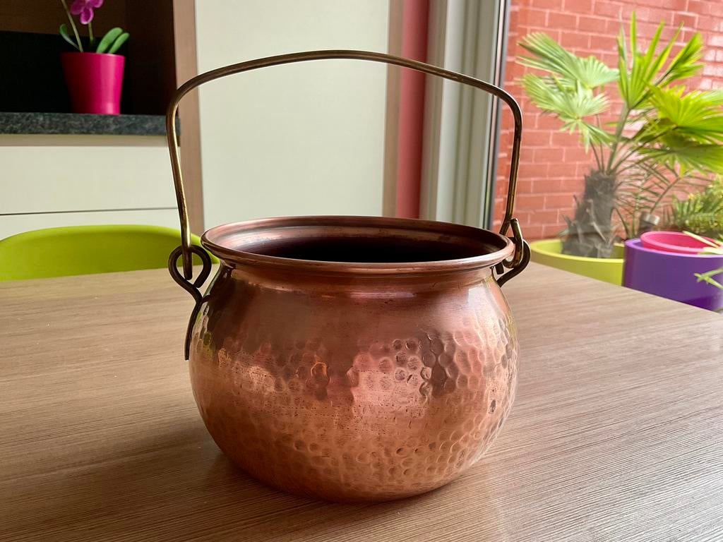 Pot à plante avec anse en cuivre martelé à la main, Antiquités & Art, Enlèvement ou Envoi, Cuivre