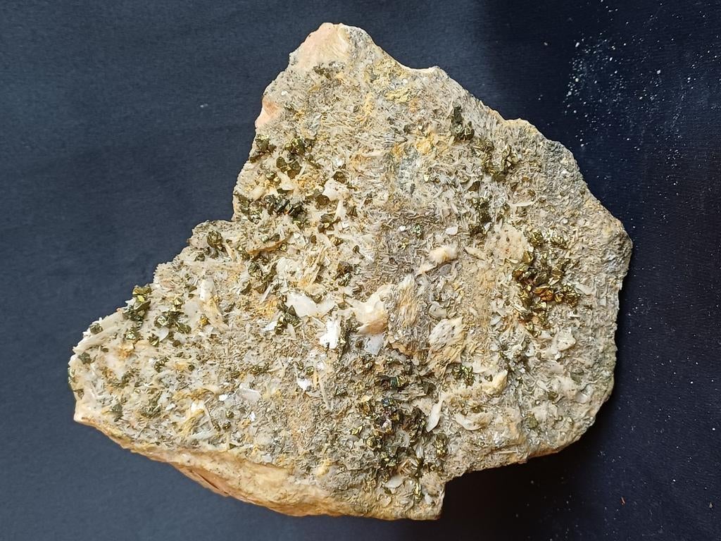 Joli morceau de barytine avec pyrite - 2,7 kg, Enlèvement ou Envoi, Minéral