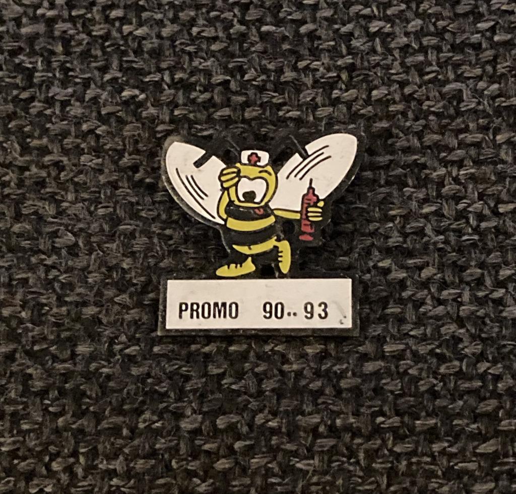 PIN - PROMO - BIJ - ABEILLE - VERPLEEGKUNDE, Envoi, Utilisé, Autres sujets/thèmes, Insigne ou Pin's