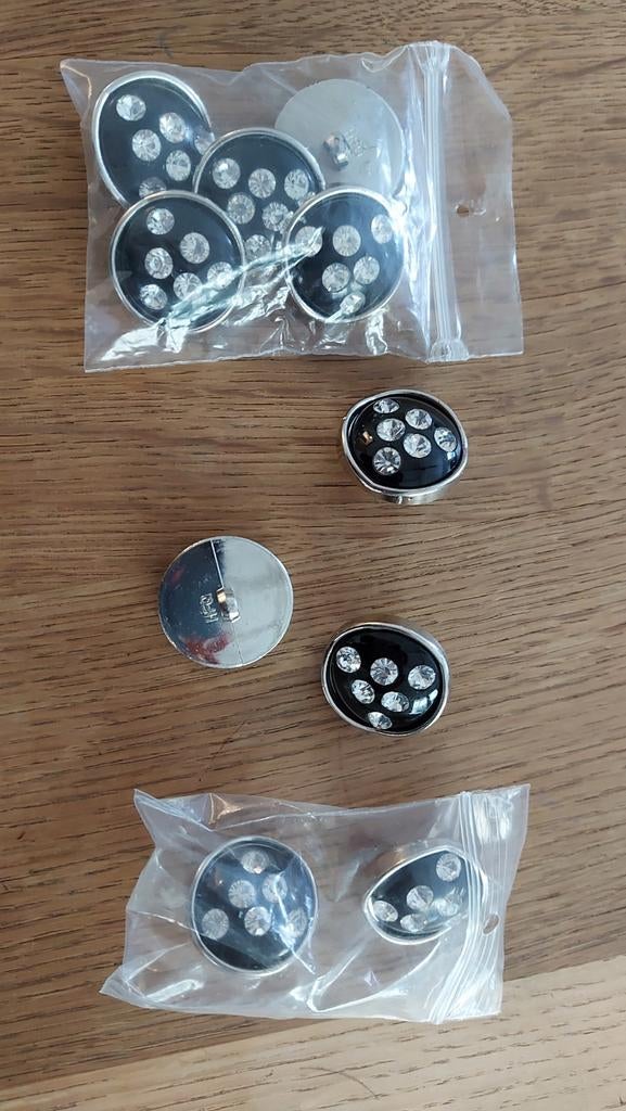 Lot de 10 boutons noir/argent/strass, Enlèvement ou Envoi, Comme neuf