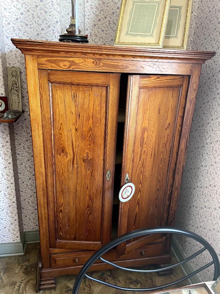 Meuble pitchpin bon état général, Enlèvement