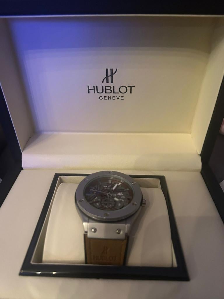 Magnifique montre réplique Hublot, Bijoux, Sacs & Beauté, Enlèvement
