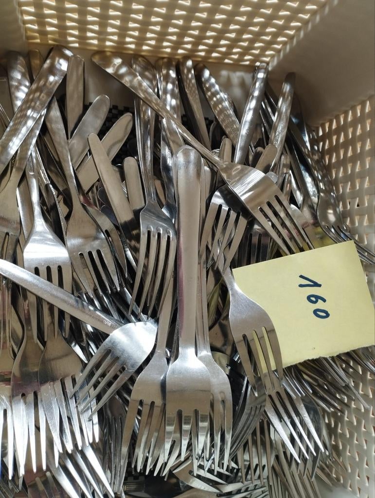 Couverts dépareillés 702 pièces., Enlèvement