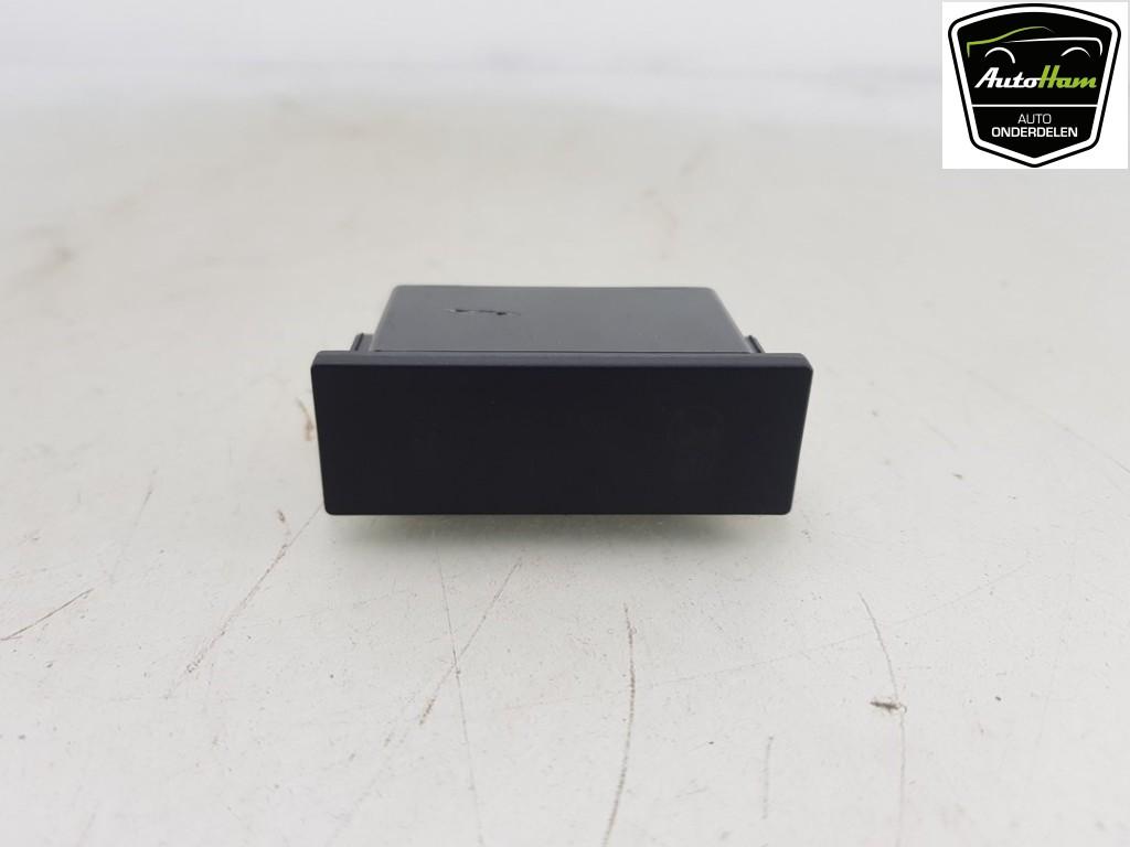 DIVERS Toyota Yaris IV (P21 / PA1 / PH1) (|83950K0010|), Utilisé, Toyota