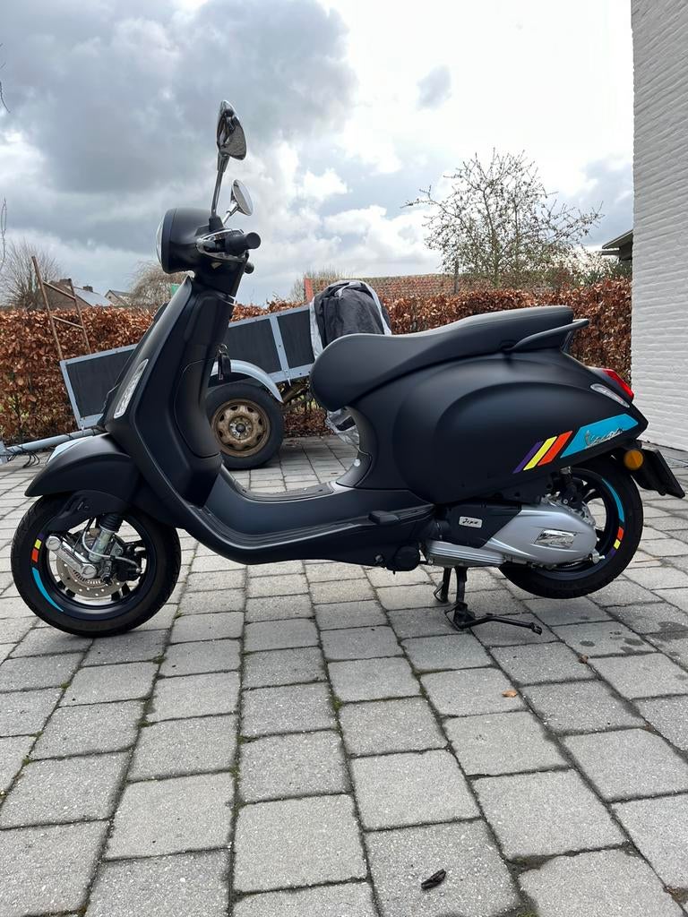 Vespa Primavera S 125 cc ( 827km) 2024 mat zwart in TOPSTAAT, Fietsen en Brommers, Scooters | Vespa, Ophalen, Zo goed als nieuw