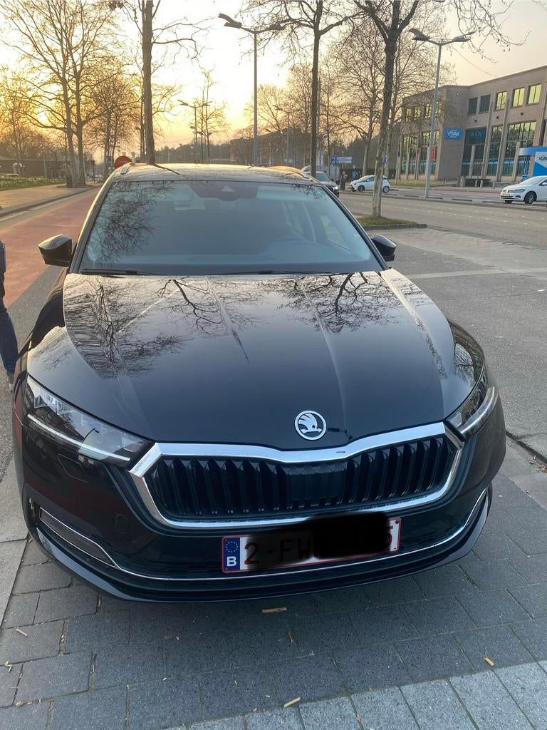 Skoda octavia combi 15tsi mhe family dsg 150 pk, Auto's, Stof, 4 cilinders, Zwart, Particulier