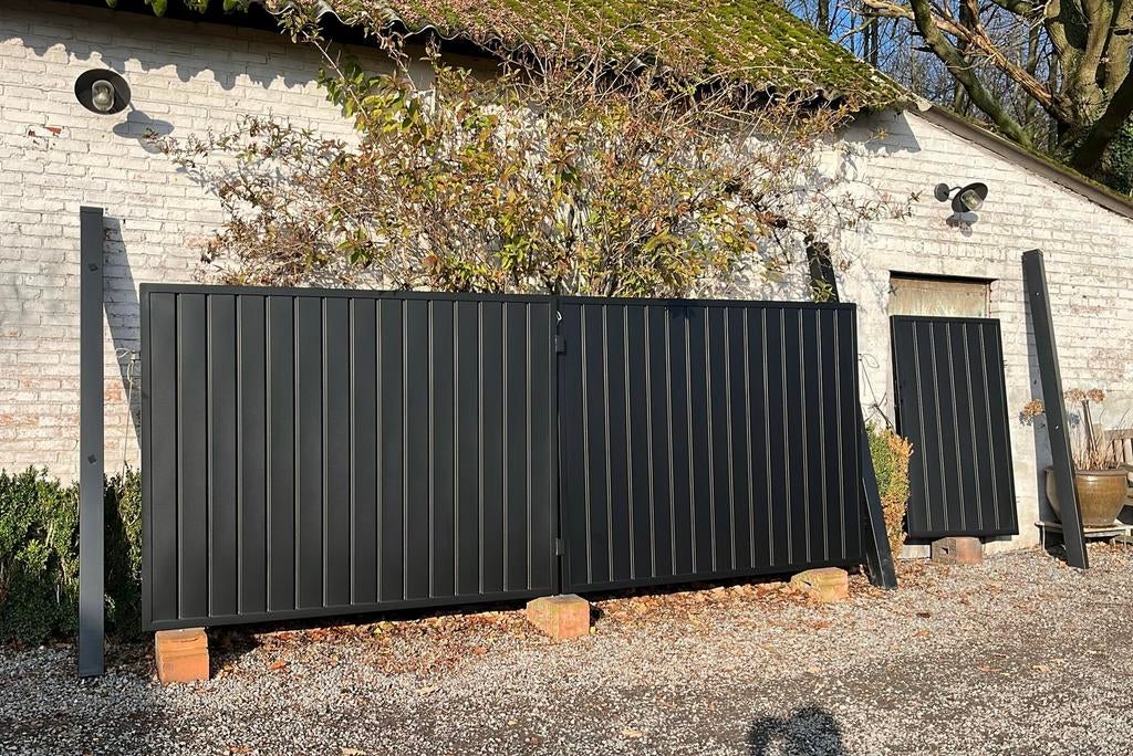 Nieuwe dichte ijzeren poort, Tuin en Terras, Tuinpoorten, Nieuw, Draaipoort, IJzer, 150 tot 200 cm, 200 cm of meer, Ophalen of Verzenden