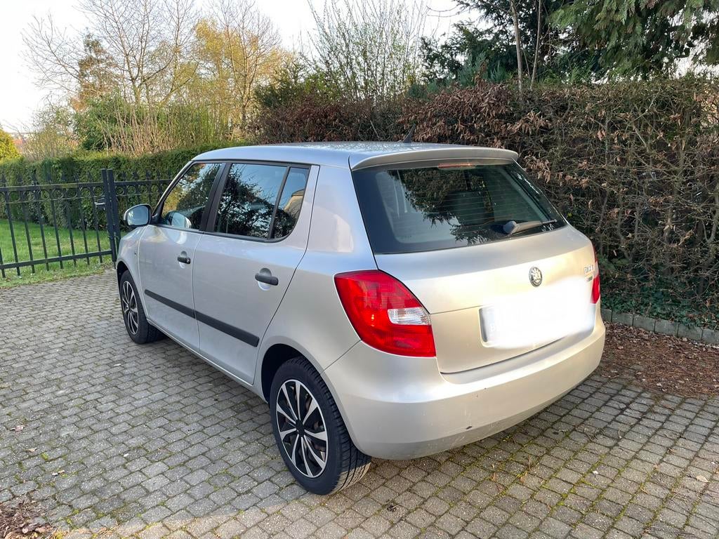 Skoda Fabia 1.2i essence 3900€, Autos, Skoda, Achat, Entretenue par le concessionnaire, Particulier, Alarme
