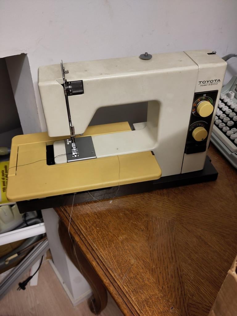 Vintage Toyota naaimachine, Hobby & Loisirs créatifs, Machines à coudre & Accessoires, Enlèvement, Machine à coudre