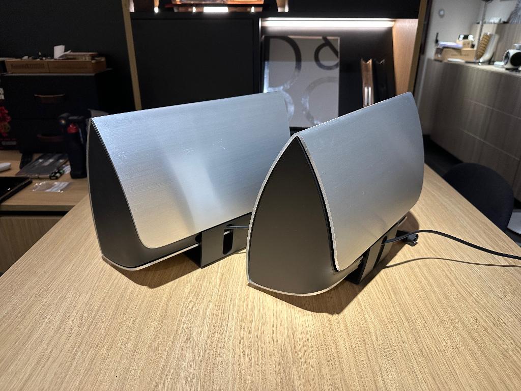 Bang & Olufsen Beolab 17 met tafel stands - B&O, Gebruikt, Info@bang-olufsen.dk, 120 watt of meer, Bang & Olufsen Alle 1 / DK-7600 Struer / Denmark