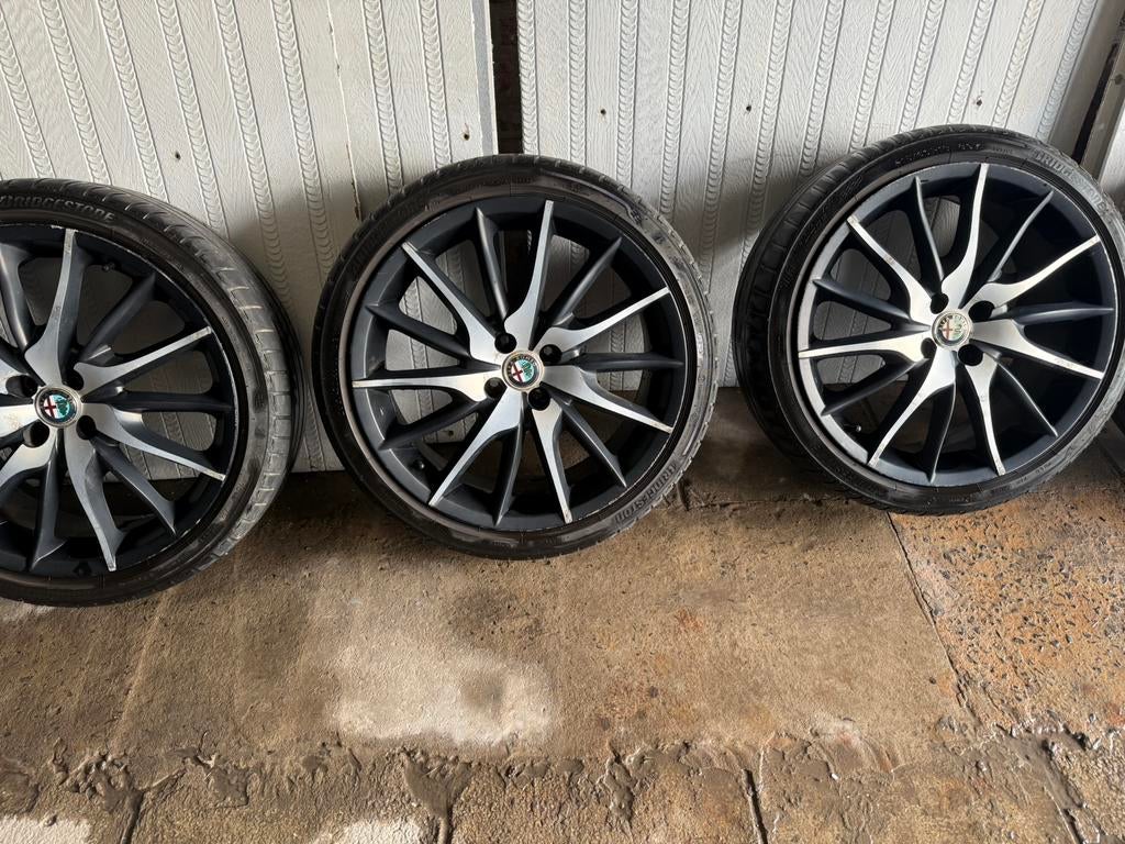 Jantes 18 pouces Alfa Romeo Mito quadrifoglio, Autos : Pièces & Accessoires, Enlèvement ou Envoi, 18 pouces, Pneu(s)