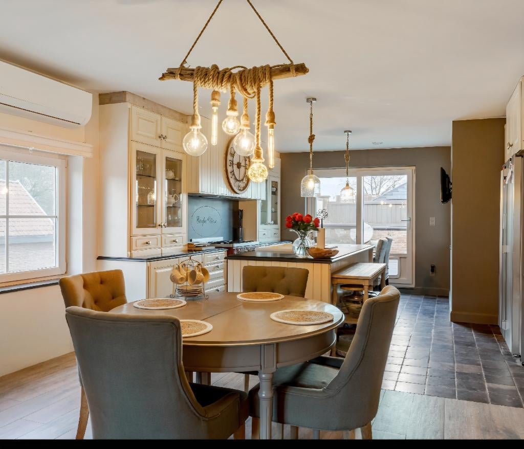 Ronde tafel met 4 stoelen, Huis en Inrichting, Tafels | Eettafels, Ophalen, Gebruikt, Overige houtsoorten, Landelijk