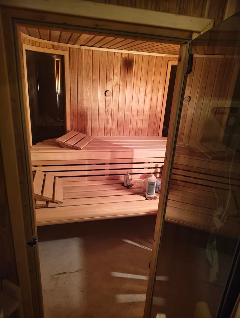 Grote 2–3 Persoons Finse Sauna + 8 kW kachel (Zelf demontere, Sport en Fitness, Sauna, Ophalen, Zo goed als nieuw, Fins of Traditioneel