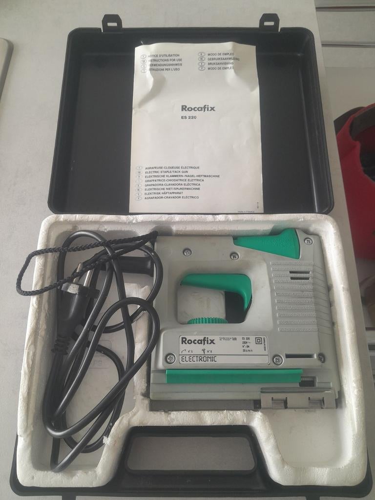 Elektrische niet/spijkermachine., Ophalen