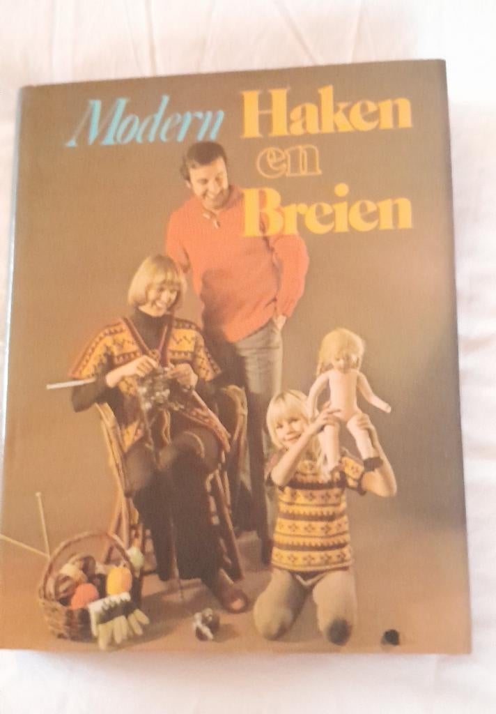 Vintage Brei en Haak boek., Enlèvement ou Envoi, Utilisé, Tricot ou Crochet, Patron ou Livre