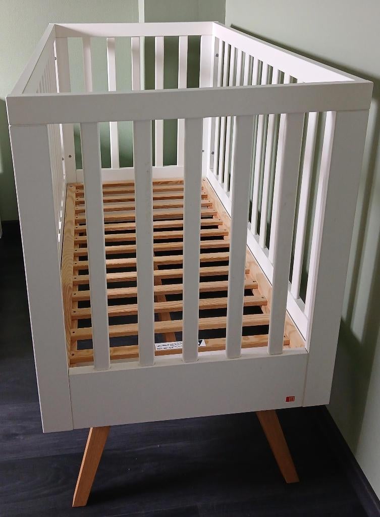 Kinderkamer (babybed en commode), Huis en Inrichting, Ophalen, Gebruikt, Hout