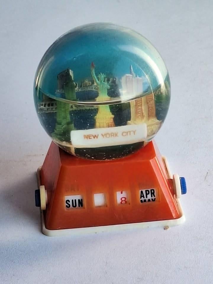 Boule à neige vintage dateur et tirelire New York City, Collections, Rétro, Enlèvement ou Envoi