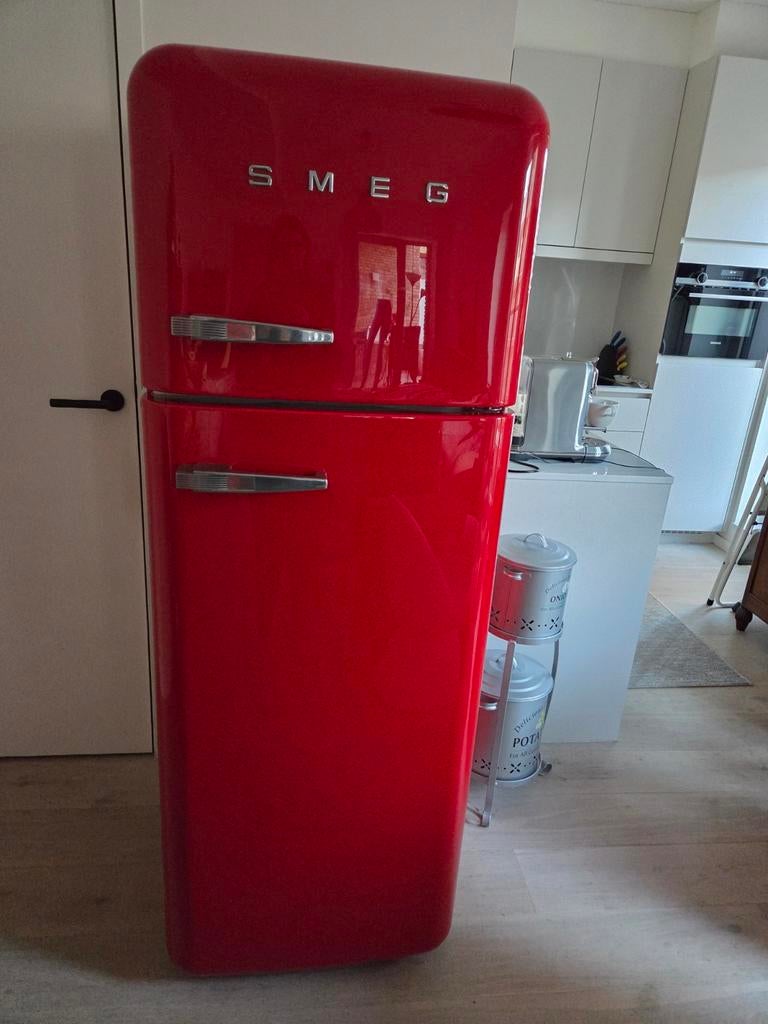 Le réfrigérateur Smeg modèle rétro avec petit congélateur fo, Enlèvement