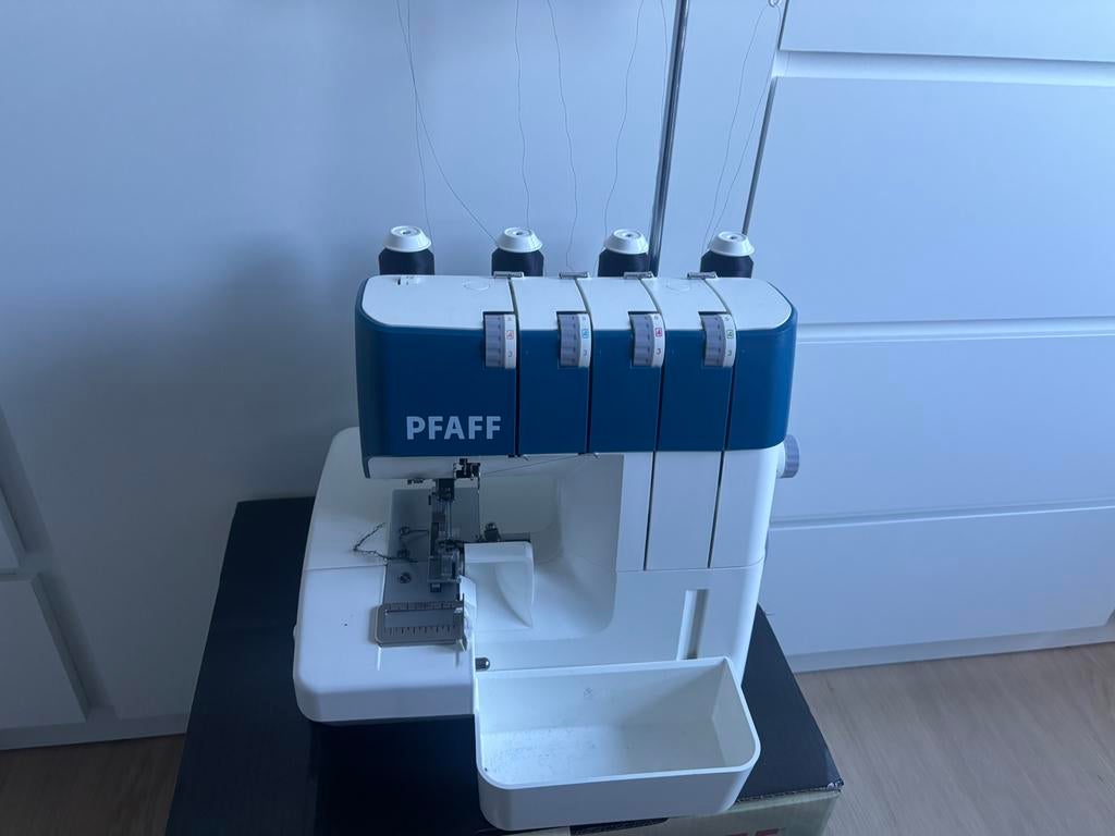 Pfaff Admire 1000 overlockmachine, Enlèvement, Comme neuf, Pfaff