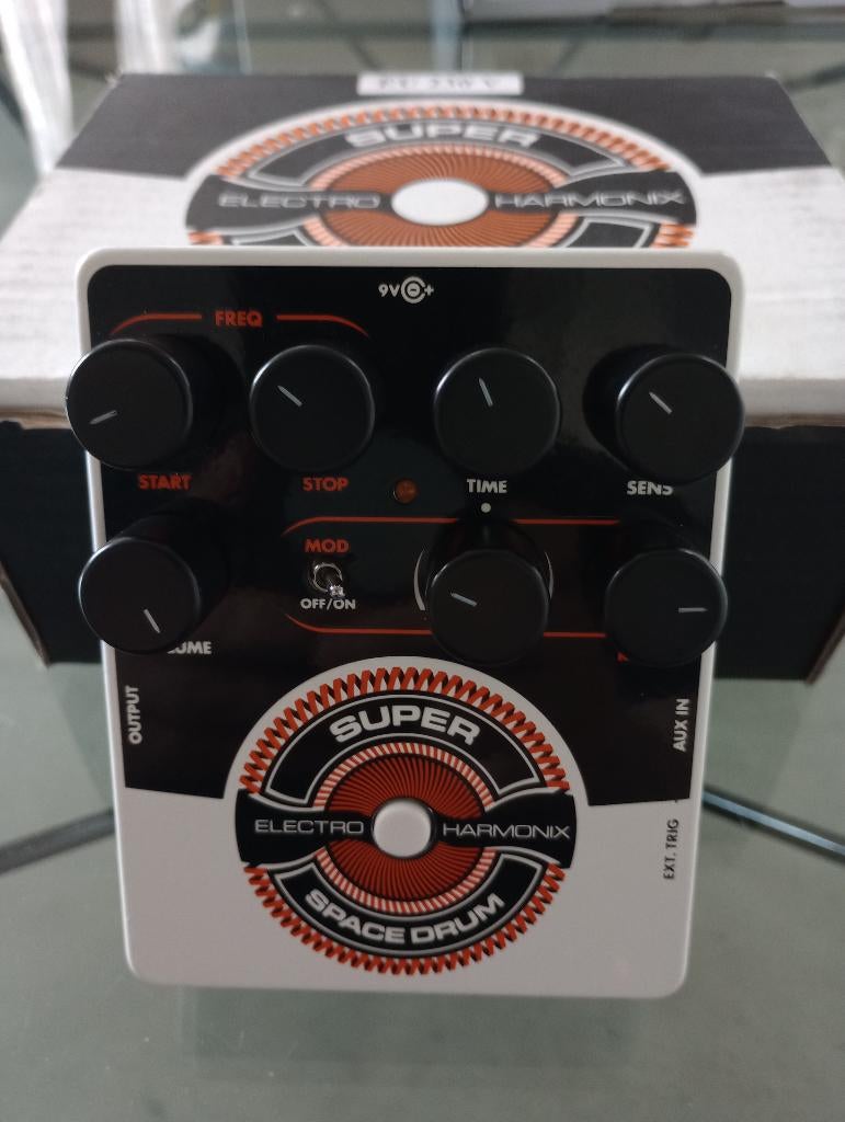 Electro-Harmonix Super Space Drum – analoge drum synth, Muziek en Instrumenten, Ophalen, Zo goed als nieuw