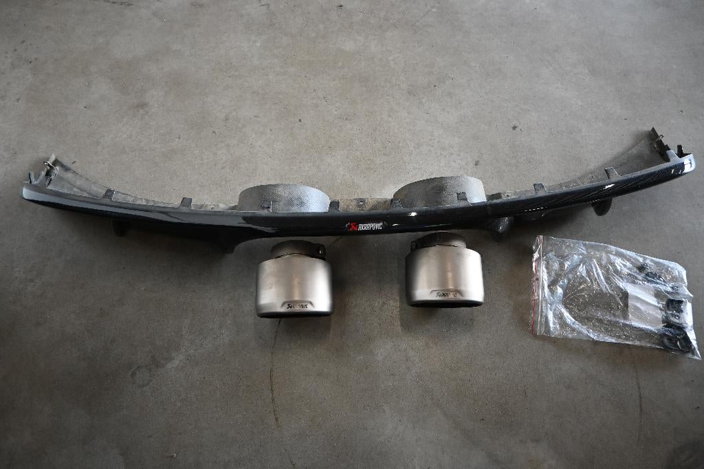 Diffuseur et embouts d'échappement Akrapovic Porsche 911/991, Enlèvement