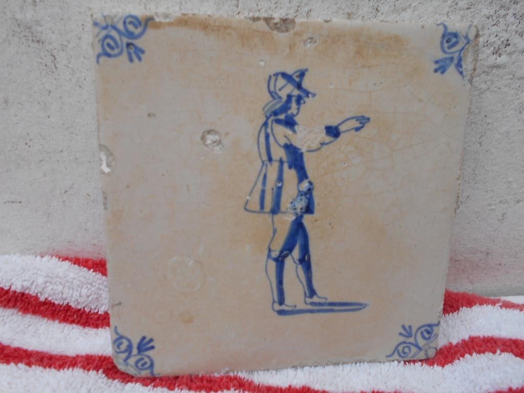 antieke DELFTSE  tegel   soldaat  18e eeuw, Ophalen of Verzenden