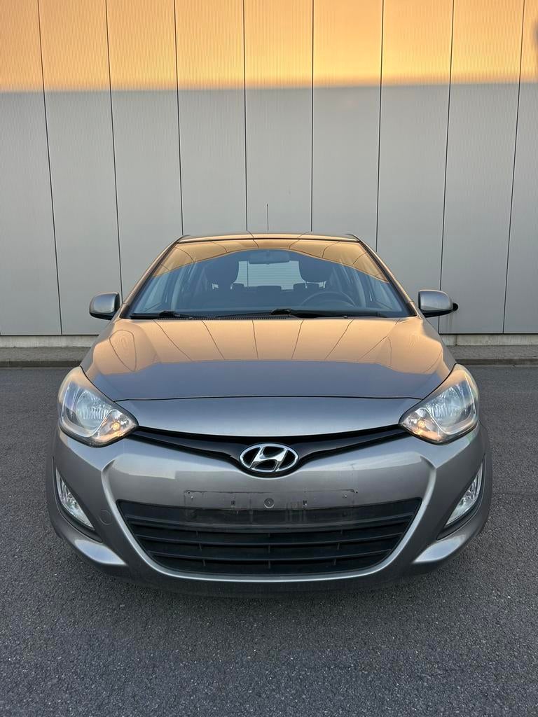 HYUNDAI I20 BOUWJAAR: 2013 KM STAND : 180000KM, Auto's, Euro 5, Bedrijf, 5 deurs, Radio
