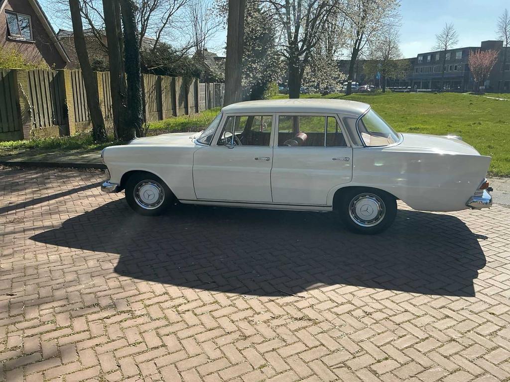Mercedes-Benz 200-280 (W115) 1967 200 D voiture de tourisme, Autos, Achat, Série 200, Entreprise, Autre carrosserie