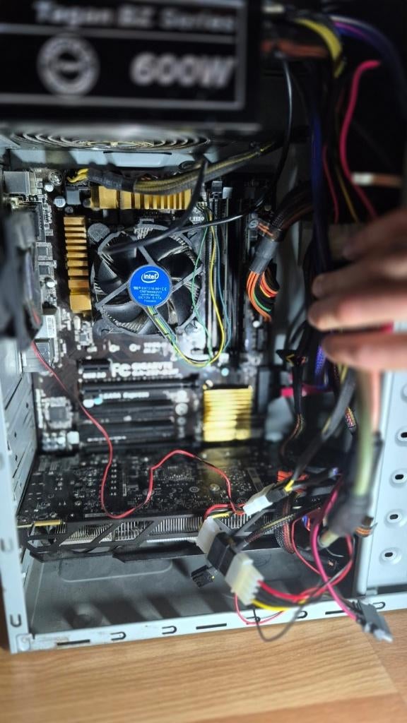 PC Desktop 16 GB , Radeon R9 200, Informatique & Logiciels, Utilisé, SSD, Intel Core i5, Avec carte vidéo