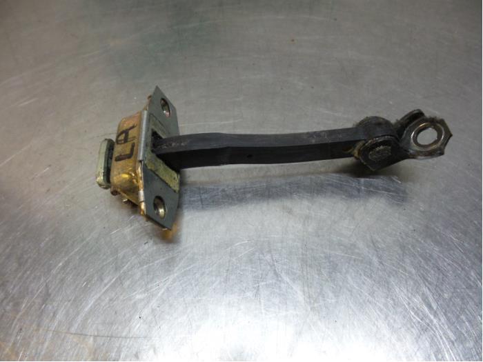 Butée 4portes arrière gauche d'un Toyota Yaris (Yaris 1 00, Autos : Pièces & Accessoires, -, Toyota, Utilisé, -