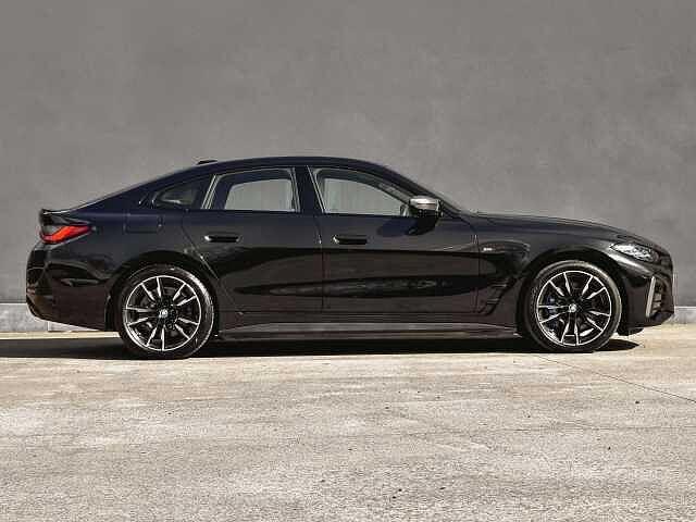 BMW i4 Gran Coupe M50 M-pakket-laserlight-360 camera, Auto's, BMW, Automaat, Parkeersensor, Zwart, https://public.car-pass.be/vhr/ec73ab31-9f09-4db1-9662-9bc44293966f