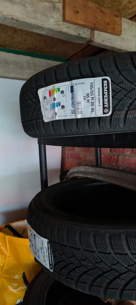 Winterbanden 2 nieuwe + 2 occasie, Auto-onderdelen, Banden en Velgen, Ophalen, Winterbanden
