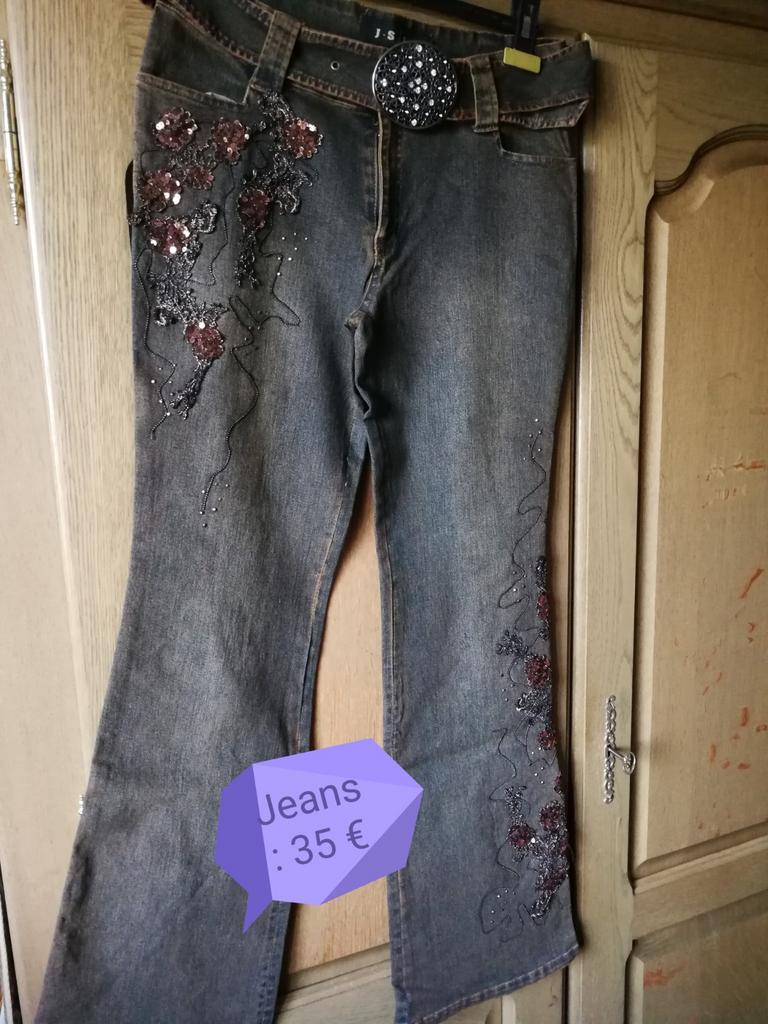 Achète vêtements en jeans.