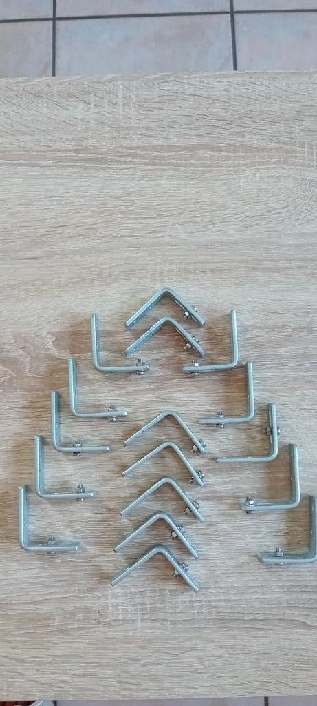 17 Équerres de fixation pour rails, panneaux..., Enlèvement ou Envoi, Comme neuf, 50 à 100 mm, Autres types