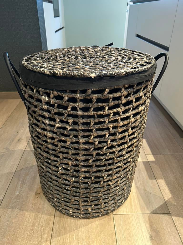 Rieten wasmand, Ophalen, Zo goed als nieuw