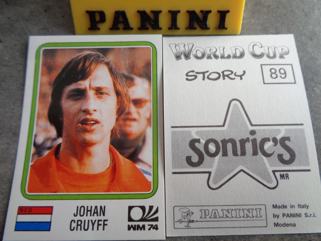 PANINI VOETBAL STICKER    CRUYFF  world cup story, Ophalen of Verzenden, Sticker