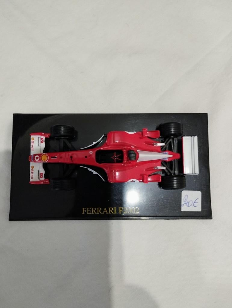 FERRARI miniature F 2002, Hobby & Loisirs créatifs, Voitures miniatures | 1:24, Enlèvement, Comme neuf