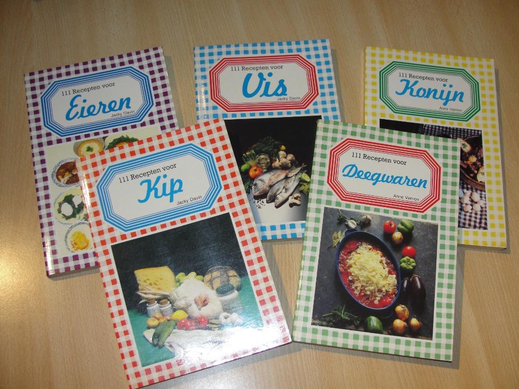 Serie vintage kookboekjes "111 Recepten"  5 stuks (1976)., Boeken, Kookboeken, Zo goed als nieuw, Overige typen, Nederland en België