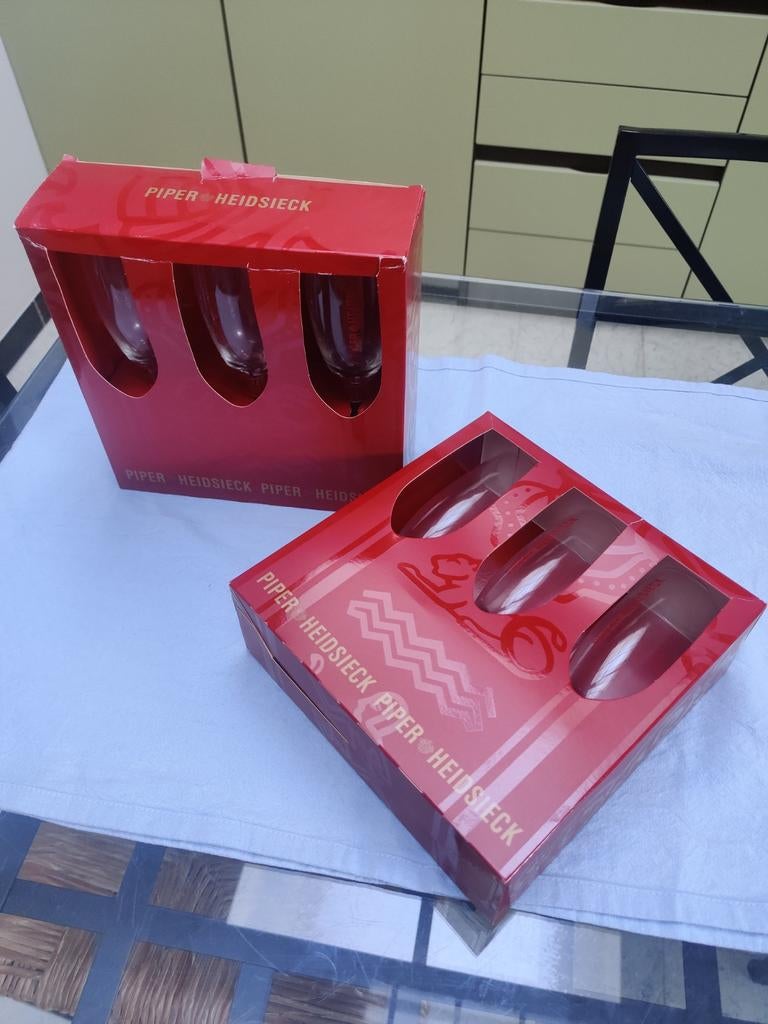 Verres à champagne et verres à long drink., Collections, Enlèvement