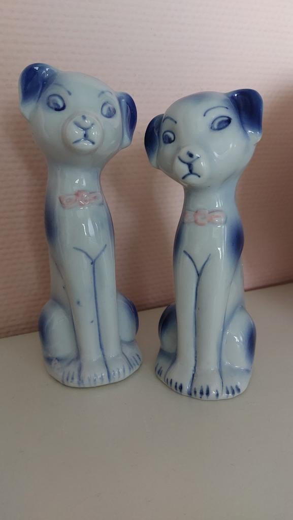 Porseleinen vintage honden beeldjes, Antiek en Kunst, Antiek | Porselein, Ophalen of Verzenden