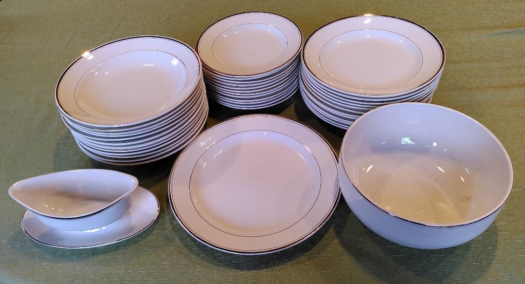 Ensemble de salle à manger Royal Boch avec bordure dorée 196, Enlèvement